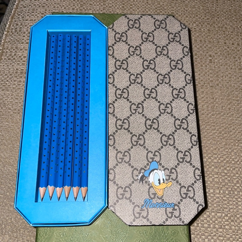 New authentic gucci x / Disney Donald Duck pencil set (limited edition)